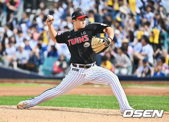 [OSEN=대구, 이석우 기자] LG 선발 최원태가 역투하고 있다. 2024.10.13 / foto0307@osen.co.kr