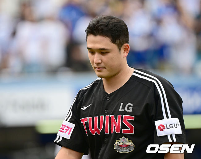 [OSEN=대구, 김성락 기자] 4회 LG 선발 최원태가 강판되고 있다. 2024.10.13 / ksl0919@osen.co.kr