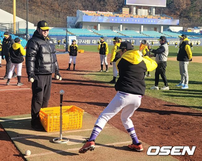 [OSEN=대구, 손찬익 기자] 이승엽야구장학재단은 지난 7일과 8일 대구삼성라이온즈파크에서 ‘2024 이승엽 드림야구캠프’를 개최했다. 유소년 야구 발전과 야구 저변 확대를 위해 이승엽야구장학재단에서 해마다 진행하는 ‘이승엽 드림야구캠프’는 올해 200명의 엘리트 야구선수와 리틀 야구선수 그리고 2024 이승엽 야구장학생이 참가했다. /what@osen.co.kr