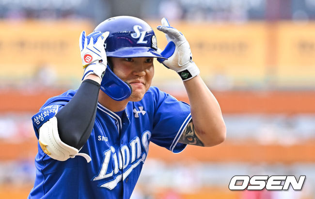 [OSEN=인천, 박준형 기자]  5일 오후 인천 SSG랜더스필드에서 ‘2024 신한 SOL BANK KBO리그’ SSG 랜더스와 삼성 라이온즈의 경기가 진행됐다.이날 SSG는 앤더슨을 , 삼성은 레예스를 선발수투로 내세웠다. 2회초 무사 1루 삼성 류지혁이 선취 1타점 적시 2루타를 날리고 있다.  2024.06.05 /   soul1014@osen.co.kr