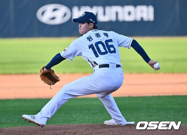 [OSEN=부산, 이석우 기자] 23일 부산 기장-현대차 드림 볼파크에서 2024 울산-KBO Fall League NC 다이노스와 쿠바의 경기가 열렸다. NC는 신영우가 선발 출전하고 쿠바는 유스니엘 파드론이 선발 출전했다. NC 다이노스 원종해가 역투하고 있다. 2024.10.23 / foto0307@osen.co.kr