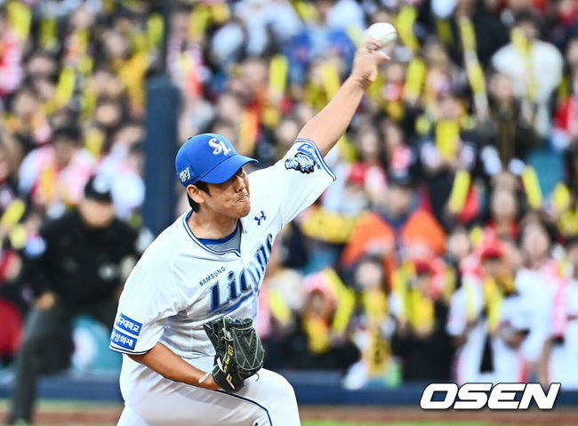 [OSEN=대구, 이석우 기자] 26일 대구 삼성라이온즈파크에서 2024 신한 SOL뱅크 KBO 포스트시즌 한국시리즈 삼성 라이온즈와 KIA 타이거즈의 4차전 경기가 열렸다. 홈팀 삼성은 원태인, 방문팀 KIA는 네일을 선발 투수로 내세웠다.삼성 라이온즈 이상민이 역투하고 있다. 2024.10.26 / foto0307@osen.co.kr