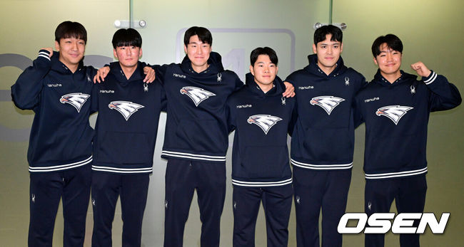 한화 1군 캠프에 참가한 신인 권민규, 이민재, 박부성, 이승현, 한지윤, 정우주(왼쪽부터). 2025.01.22 /OSEN DB