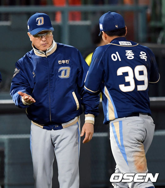 NC 시절 김경문 감독과 이종욱. /OSEN DB