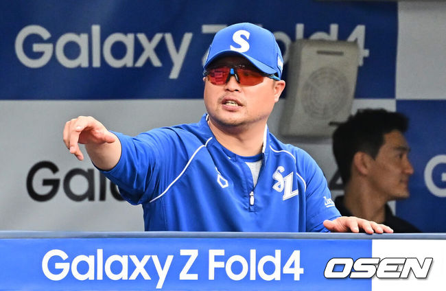 [OSEN=대구, 이석우 기자] 18일 대구 삼성라이온즈파크에서 ‘2022 신한은행 SOL KBO리그’ 삼성 라이온즈와 KIA 타이거즈의 경기가 열렸다. 삼성 라이온즈 박한이 코치가 오재일에게 타격 조언을 하고 있다. 2022.09.18 / foto0307@osen.co.kr