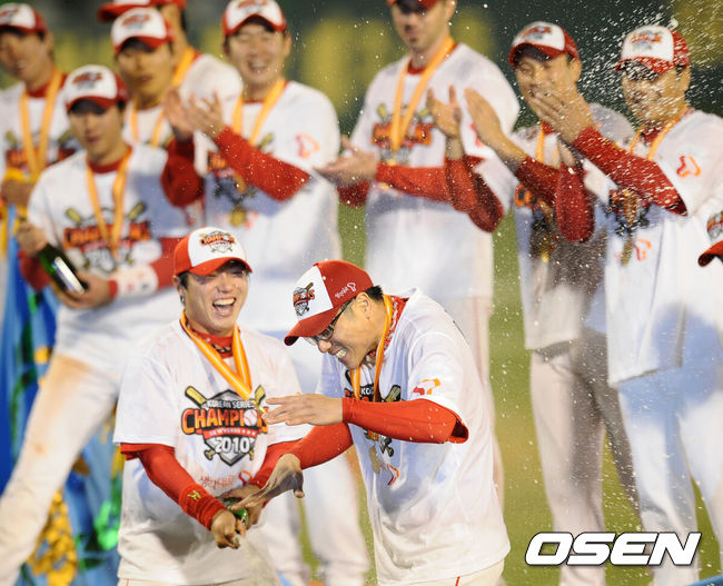 2010년 한국시리즈 MVP를 수상한 박정권 / OSEN DB