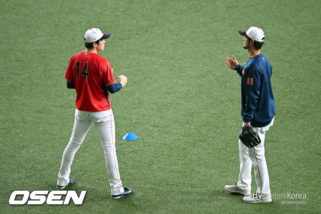[사진] 2023 WBC 대표팀 시절 사사키 로키, 다르빗슈 유. ⓒGettyimages(무단전재 및 재배포 금지)