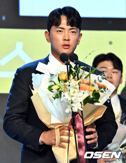 [OSEN=조은정 기자] 퓨처스리그 북부리그 타점상 한화 임종찬이 소감을 전하고 있다. 2024.11.26 /cej@osen.co.kr