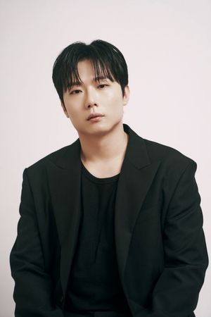 탑현, 오늘(3일) 신곡 '올해는 유난히 덥다던데' 발매..여름 감성 자극 - 뉴스 썸네일 이미지