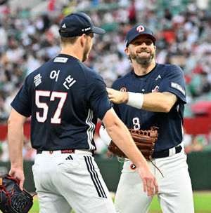 [사진]케이브,'콜어빈! 최고' - 뉴스 썸네일 이미지
