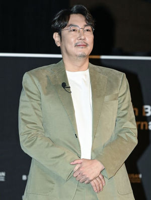 "성폭행NO" 조진웅, 미성년시절 잘못 인정했지만..일부 의혹 부인 [핫피... - 뉴스 썸네일 이미지