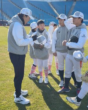 "단 하루지만 좋은 추억이 되길..." 이승엽, 야구 꿈나무들에게 전한 따... - 뉴스 썸네일 이미지