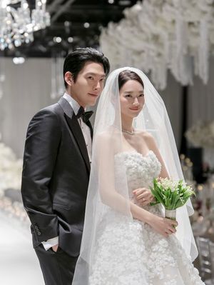 김우빈♥신민아, 본식 사진 첫 공개..영화 같은 눈부신 비주얼 - OSEN