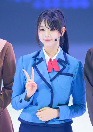 [사진]김채연,'귀여운 브이' - 뉴스 썸네일 이미지