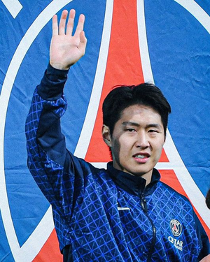 '이적 시장 막판 대혼돈' 잔류 직접 알린 엔리케 감독 "약간 기복 있지... - 뉴스 썸네일 이미지
