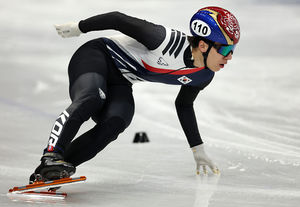 '남자들도 전원생존' 임종언, 신동민, 황대헌 쇼트트랙 남자 1000m 준준... - 뉴스 썸네일 이미지