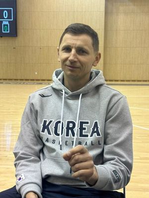 「ディテールが違います！」マズルズ監督「顕微鏡バスケットボール」に選手たちも惚れた。三日節日韓前に視線集中