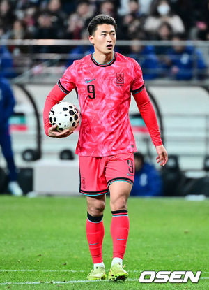 인조잔디의 저주? 또 무릎 잡은 조규성...월드컵 앞두고 대표팀 '초비상... - 뉴스 썸네일 이미지