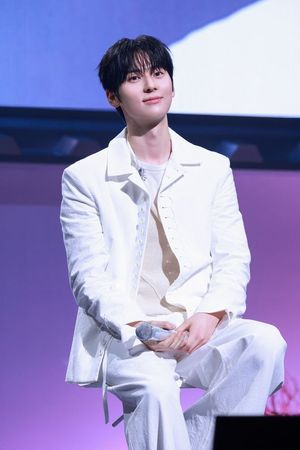 황민현, '전석 매진' 日 팬미팅 성료.."더는 헤어질 일 없어" 굳건... - 뉴스 썸네일 이미지