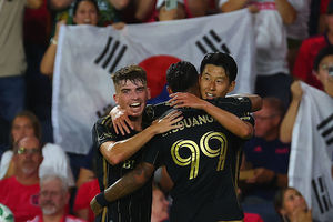 '손흥민은 축구계의 오타니!' 한국기업 광고 폭증한 LAFC, 구단가치 무... - 뉴스 썸네일 이미지