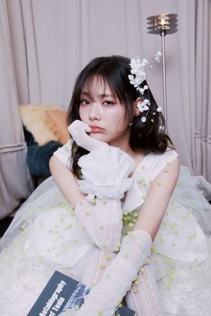 QWER 시연, 순백 드레스 입고 무결점 비주얼..'세레머니' - 뉴스 썸네일 이미지