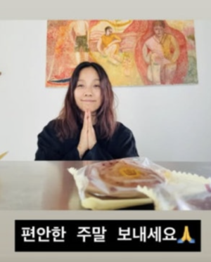 이효리 부친상 후 요가원서 밝은 미소
