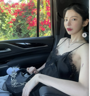 장재인, 옛날 얼굴 기억도 안나네..레이스 이너 입고 인형美 "본업 컴백... - 뉴스 썸네일 이미지