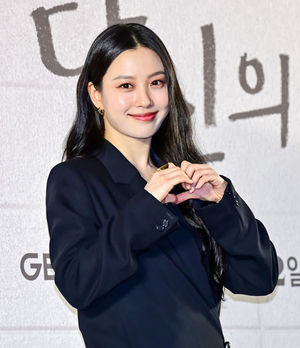 [단독] 고민시, 영화 '살기 좋은 집' 女주인공 캐스팅..황정민과 첫 호흡 - 뉴스 썸네일 이미지