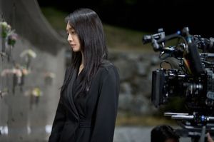 1인 2역 신민아, 의상까지 열연한 '스릴러퀸'(눈동자) - 뉴스 썸네일 이미지
