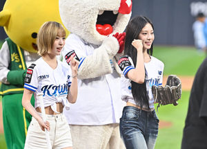 '대세' 리센느가 포문 열었다...KT, 더 시원해진 '2026 워터 페스티벌' 개... - 뉴스 썸네일 이미지
