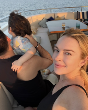 Линдси Лохан показала фото на яхте и опровергла слухи о пластической операции