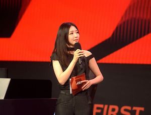 [사진] 이현경 아나, '폭군' 이제동과 무대 인터뷰