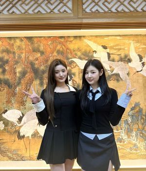 피프티피프티 예원·아테나, 경복궁 떴다...'궁궐 관람 질서 캠페인' - 뉴스 썸네일 이미지