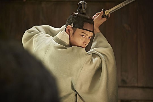 강동원, &apos;늑대의 유혹&apos; 그 마성 기대해도 될까요
