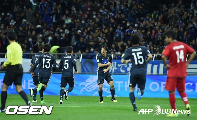 &apos;오카자키 선제골&apos; 日, 아프가니스탄 5-0 완승... 1위 질주