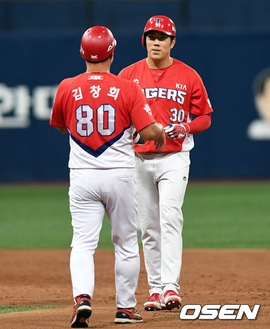 유민상, &apos;승부의 쐐기를 박는 적시타&apos;