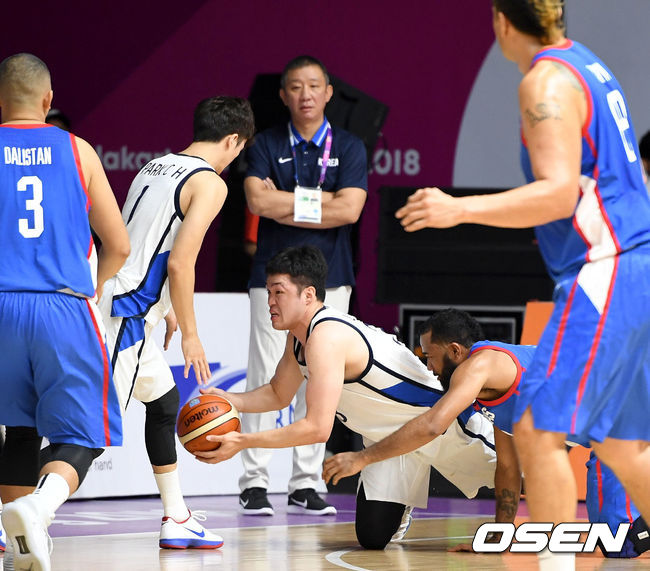 [AG] &apos;라건아 30득점 폭발&apos; 男 농구, 필리핀 꺾고 준결승 진출