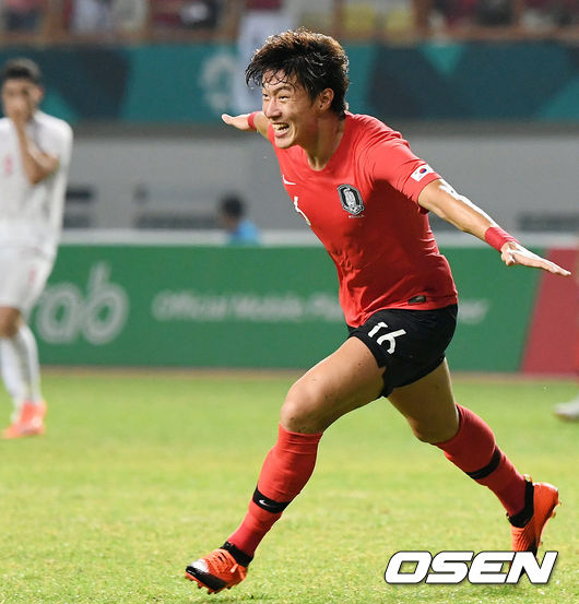 [한국-우즈벡] &apos;히어로&apos; 황의조, 전반 5분 선제골....  1-0 리드