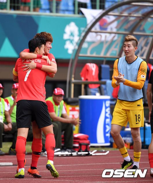 [한국-우즈벡] &apos;황의조 멀티골&apos; 김학범호, 전반 2-1 마무리