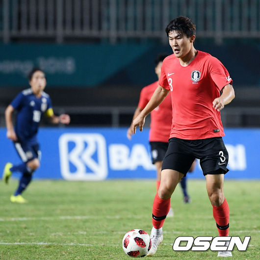 &apos;듬직한 괴물 수비수&apos; 김민재