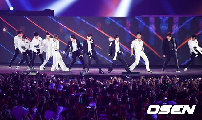 슈퍼주니어,&apos;AG 폐회식서 쏘리쏘리&apos;
