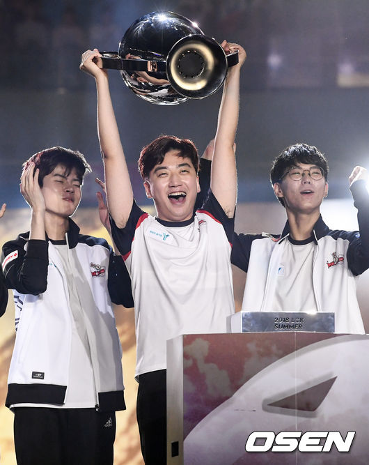 [롤챔스 결승] &apos;슈퍼 팀&apos; KT, 감격의 LCK 통합시즌 첫 우승...MVP 고동빈(종합)