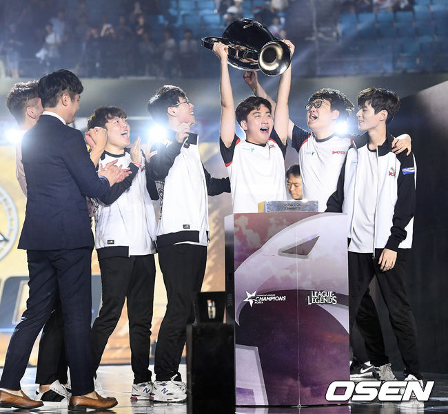 [롤챔스 결승] &apos;슈퍼 팀&apos; KT, 감격의 LCK 통합시즌 첫 우승...MVP 고동빈(종합)