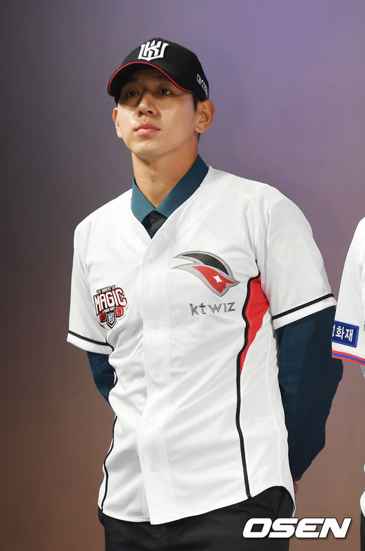 이대은,&apos;kt행&apos;