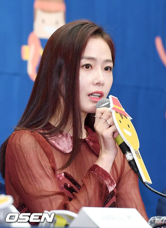 Актриса Хон Су Хён отказалась отвечать на вопросы о Microdot