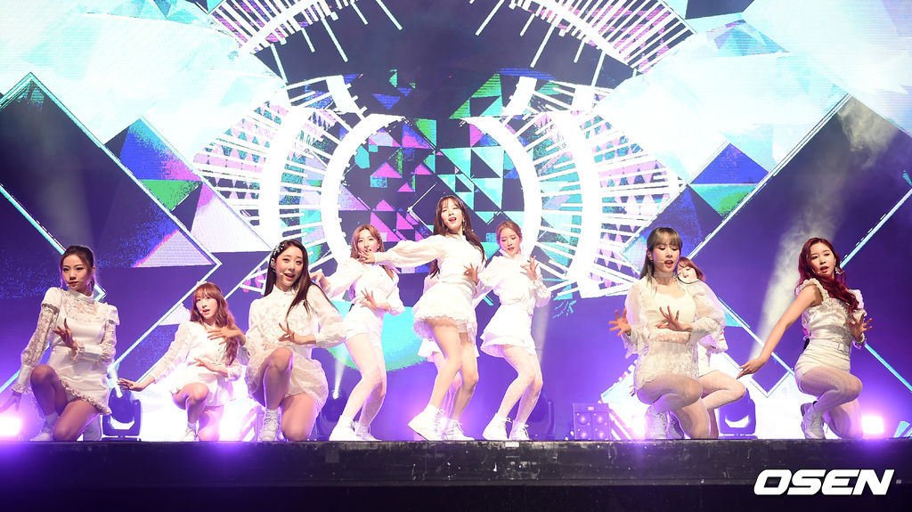우주소녀,&apos;환상적인 컴백 무대&apos;