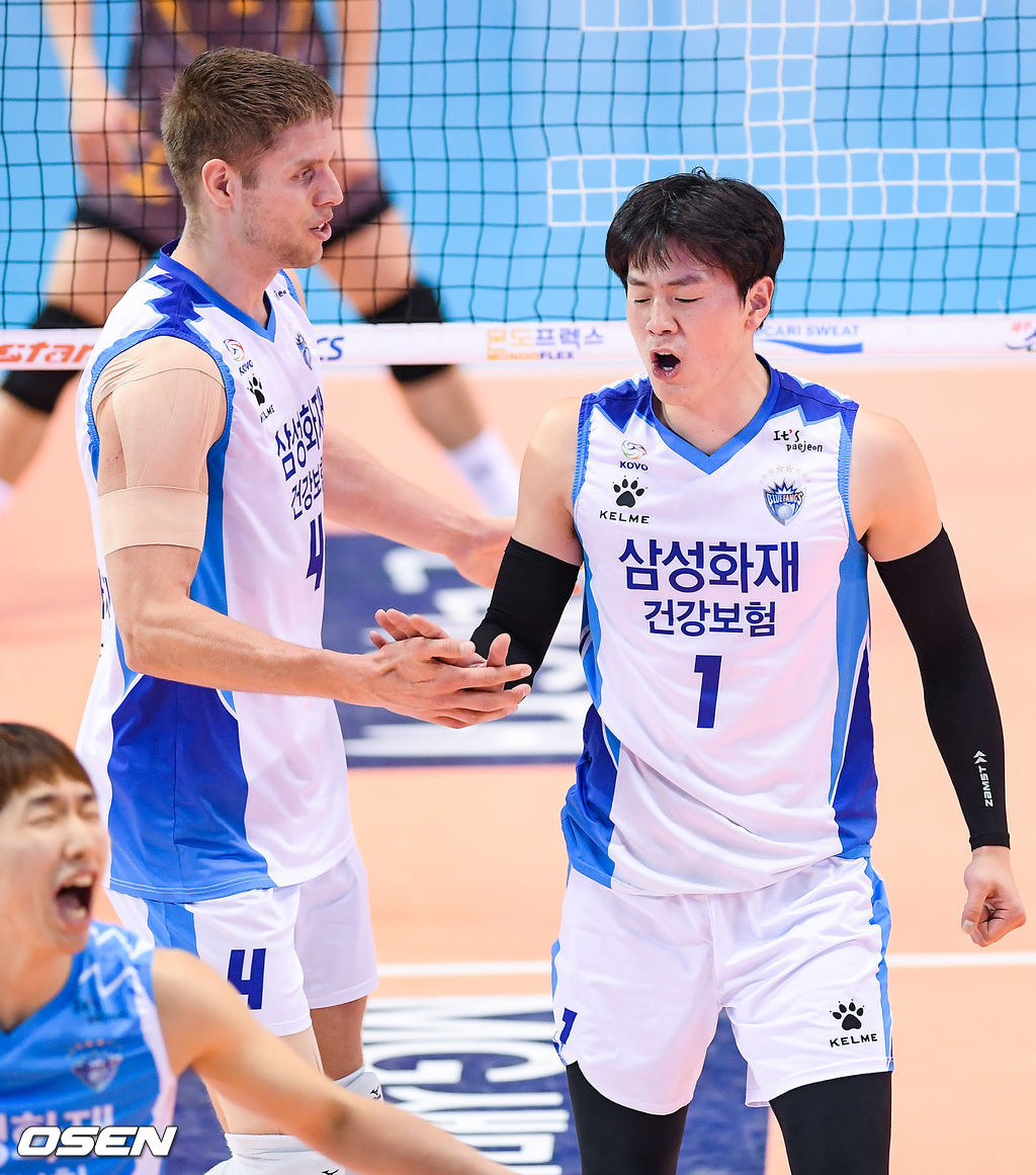 타이스,&apos;송희채! 오늘 공수 활약 대단하네&apos;