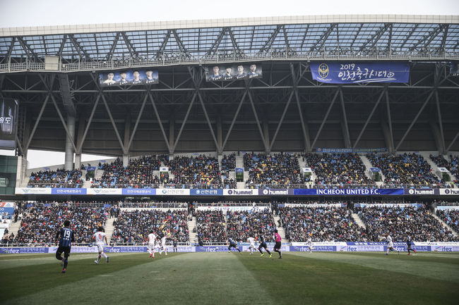 인천축구전용경기장/ K리그 1/ 인천유나이티드 vs 제주유나이티드/ 양팀 단체/ 전경/ 관중석/ 사진 이연수