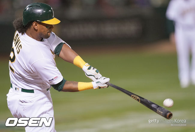 [사진] 지난해 아메리칸리그 홈런왕을 차지한 오클랜드의 크리스 데이비스는 12일 볼티모어전에서 2홈런을 터뜨리며 홈런 단독 1위(9홈런)에 올라 있다. ⓒGettyimages(무단전재 및 재배포 금지)