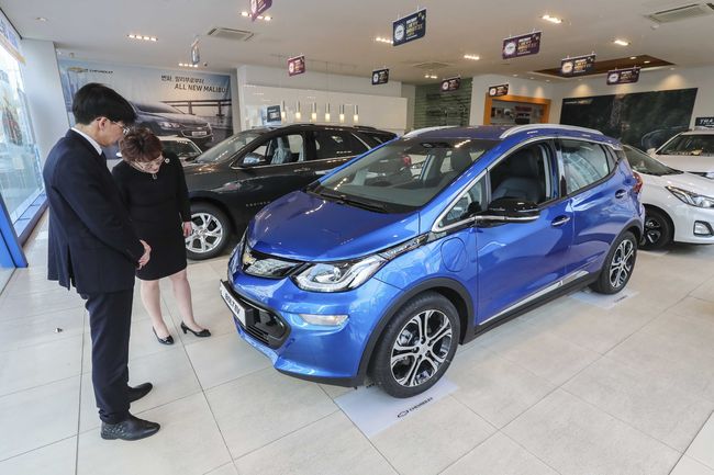 소비자 접점 넓히는 쉐보레 볼트 EV.